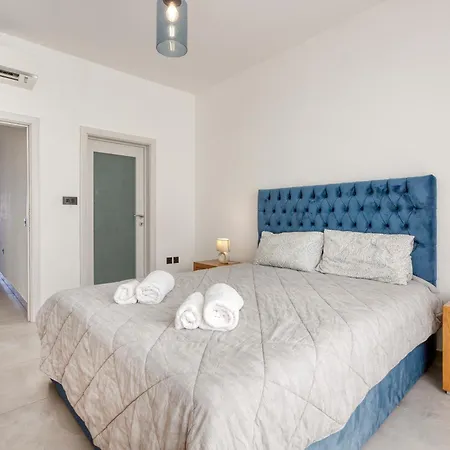 Annitchka Mansions - Penthouse In Malta