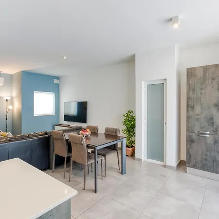 Annitchka Mansions - Penthouse In Malta Биркиркара