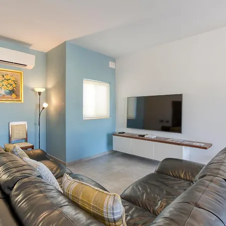 Annitchka Mansions - Pool Penthouse In Malta Apartment *