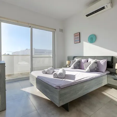 Апартаменты Annitchka Mansions - Penthouse In Malta Биркиркара