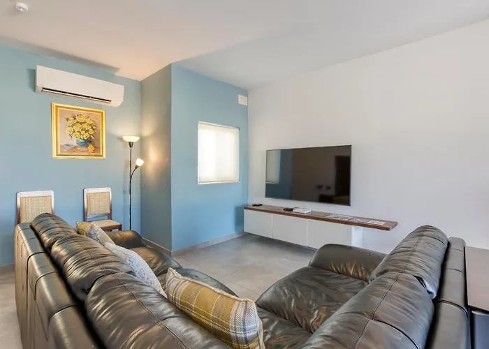 Annitchka Mansions - Penthouse In Malta Daire *